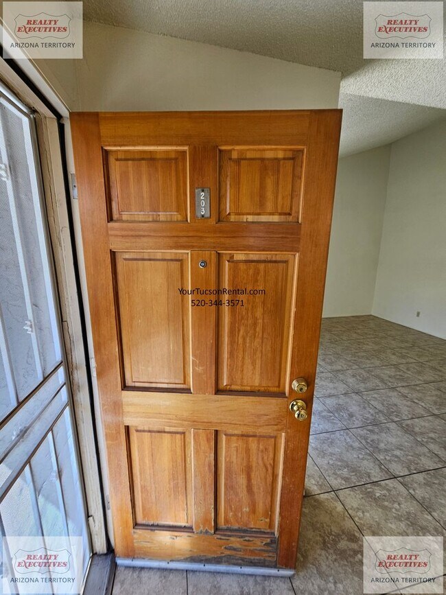 Building Photo - 22nd & Kolb Area Condo - Upstairs unit in Langley Gardens