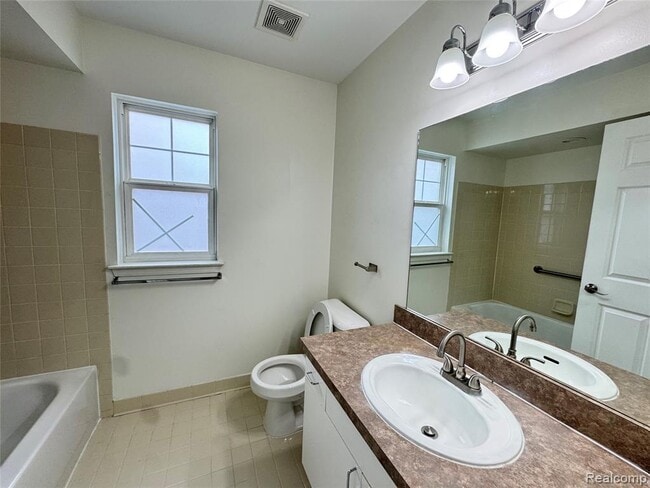 Building Photo - 5472 Pine Aires Dr