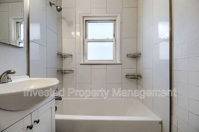 Building Photo - 785 Elm St