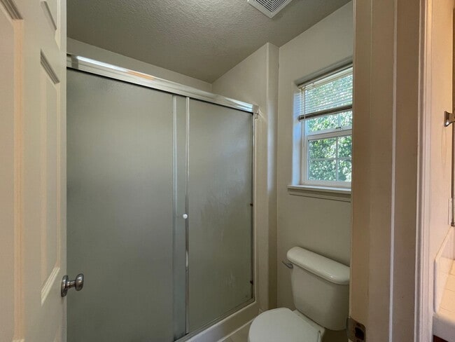 Building Photo - Hillsboro 3Bedroom 2.5 Bath + Den ~ Includes Washer & Dryer and Garage ~ Orenco Gardens Neighborh...