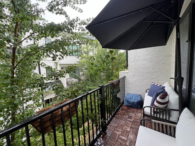 Building Photo - Stunning 3BD, 3.5BA Raleigh Townhome in a Walkable Community Near Tons of Shopping and Dining Opt...