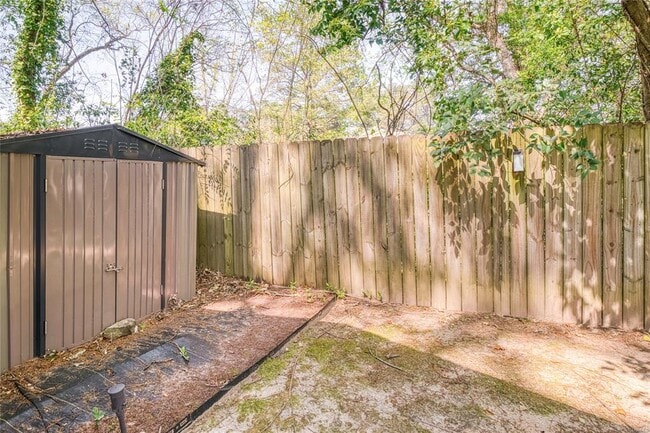 Building Photo - 561 Pine Tree Ln