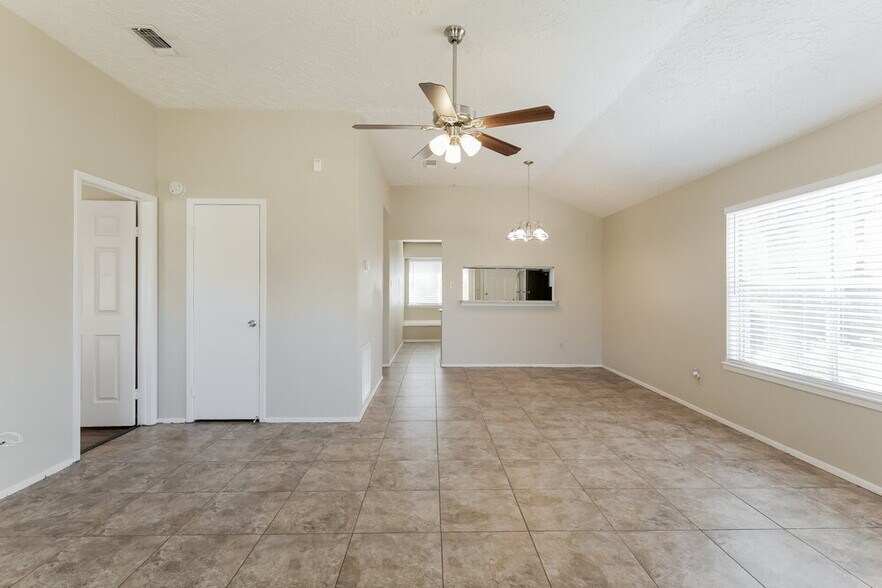 Building Photo - 2438 Autumn Springs Ln