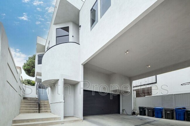 Building Photo - 604 N Irena Ave