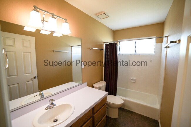 Building Photo - Furnished 2 bed, 2 bath condo with views