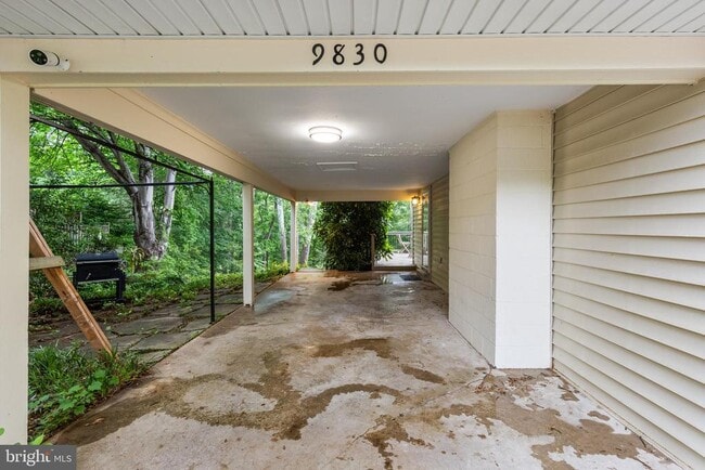 Building Photo - 9830 Meadow Valley Dr
