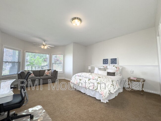 Building Photo - 49 E Fairway Dr