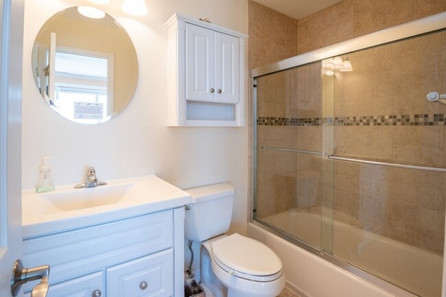 Building Photo - STAY OCEANFRONT FOR THE WINTER!