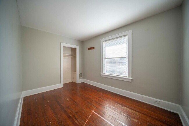 Building Photo - 1451 N 6th St