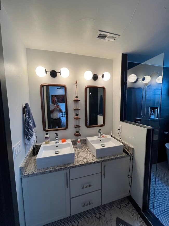 Building Photo - 2830 W 26th Ave