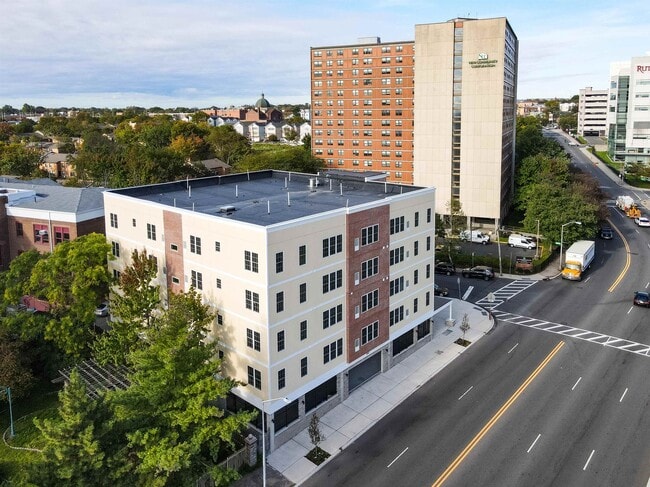 Building Photo - 162-170 S Orange Ave
