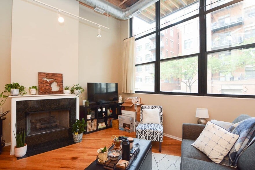 Building Photo - 226 N Clinton St