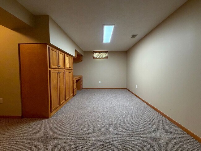 Building Photo - 5653 E Grove Dr SE