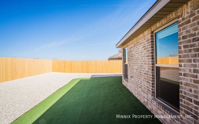 Building Photo - 2134 Langford Ave