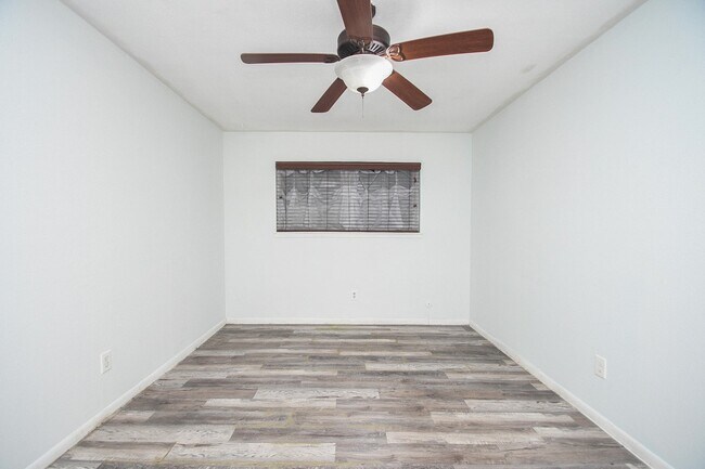 Building Photo - 11915 N Hanworth Dr