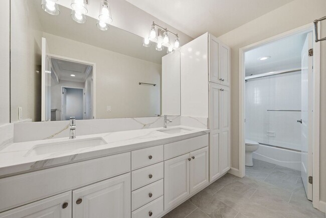 Building Photo - Beautifully Updated 5 Bedroom Woodbridge Home with Pool and much more!