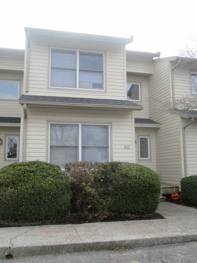 Building Photo - 613 Green St
