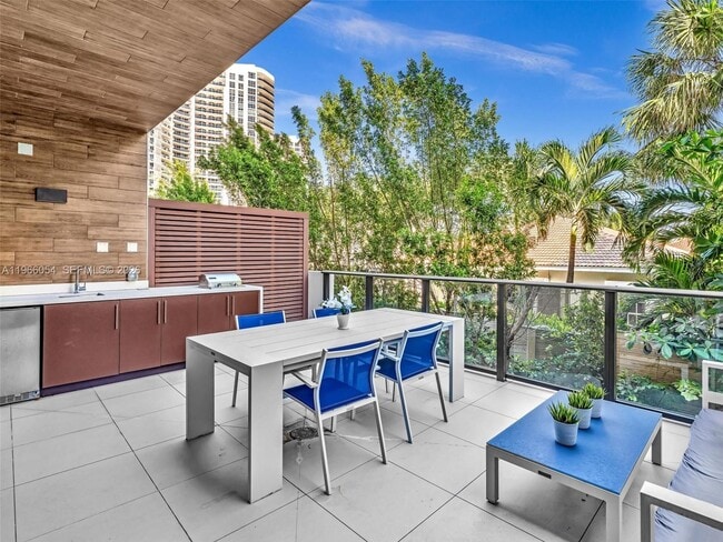 Building Photo - 3040 N Ocean Blvd