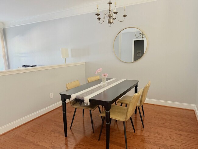 Building Photo - 607 Lake Forest Road