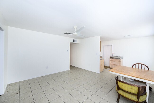 Building Photo - 510 Sharon Cir