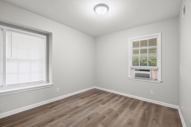 Building Photo - 1381 Laudeen Dr