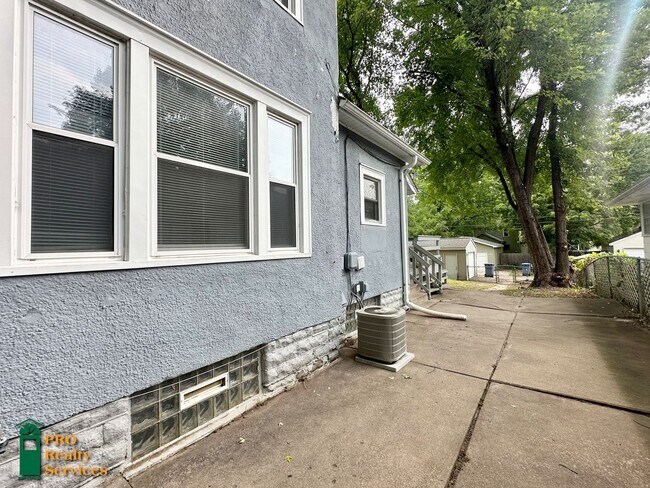 Building Photo - 4 Bedroom Home Close to Theodore Wirth Park