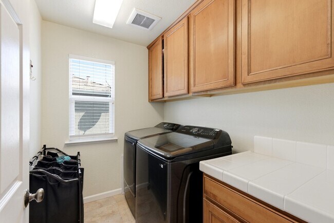Building Photo - 1282 Seymour Cir