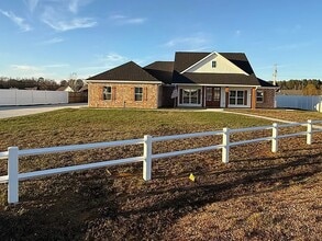 Building Photo - 300 N Rayleigh Dr