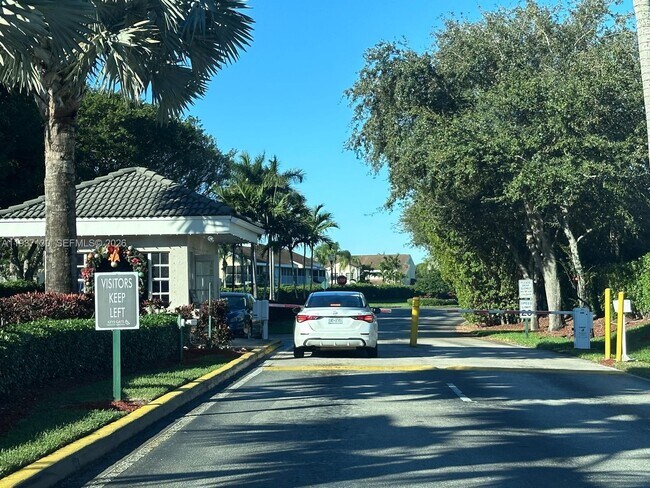 Building Photo - 2246 SE 27th Dr