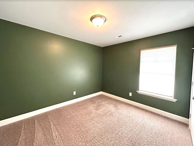 Building Photo - BEAUTIFUL THREE BED, TWO BATH FULL BRICK H...