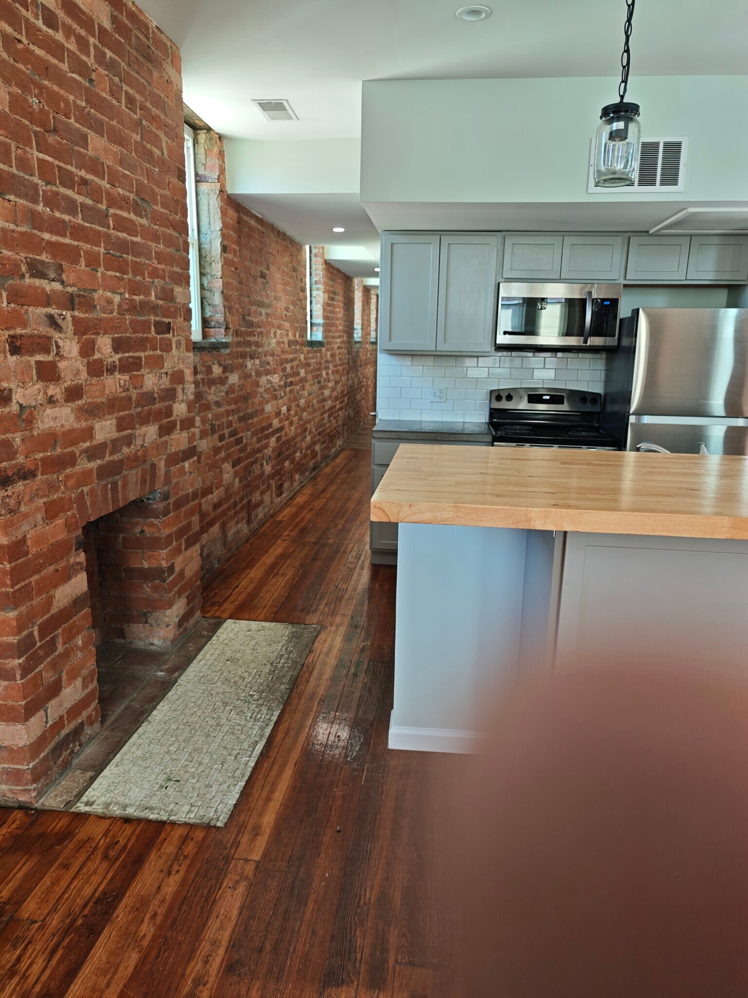 Building Photo - 836 York St