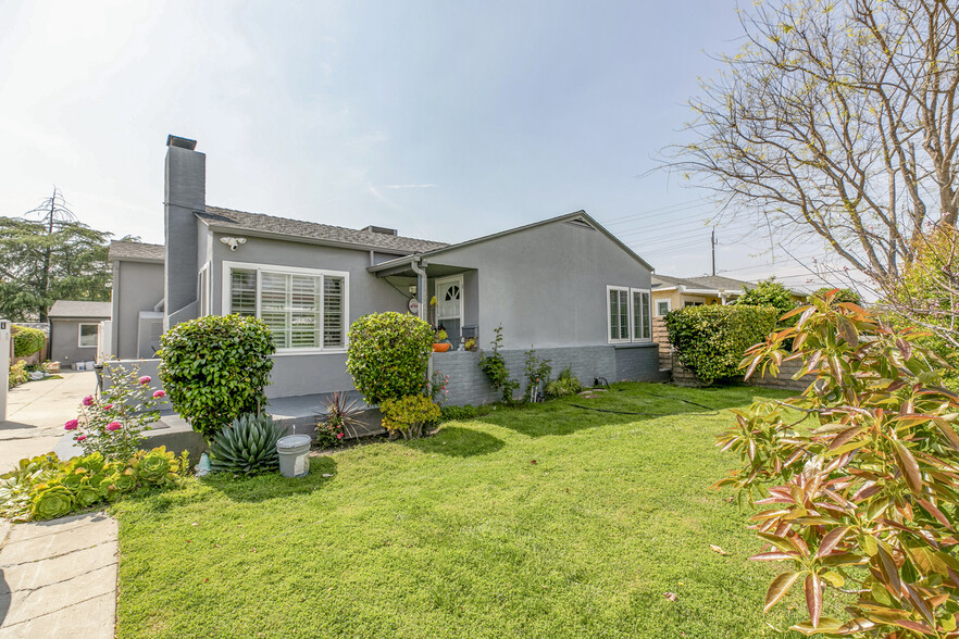 Primary Photo - 1527 N Screenland Dr