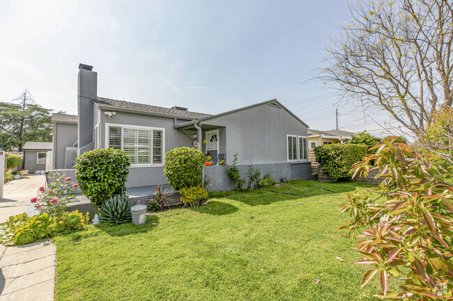 Building Photo - 1527 N Screenland Dr