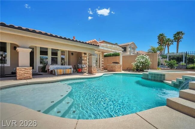 Building Photo - LUXURY HOME IN SEVEN HILLS