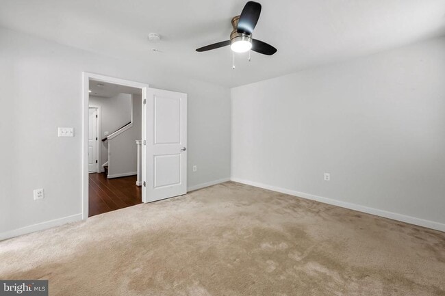 Building Photo - 2431 Glenallan Ave