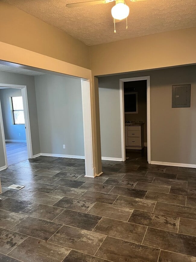 Building Photo - 100 S Main Ave