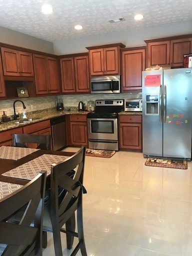 Building Photo - Stunning New Home with Master on the Main