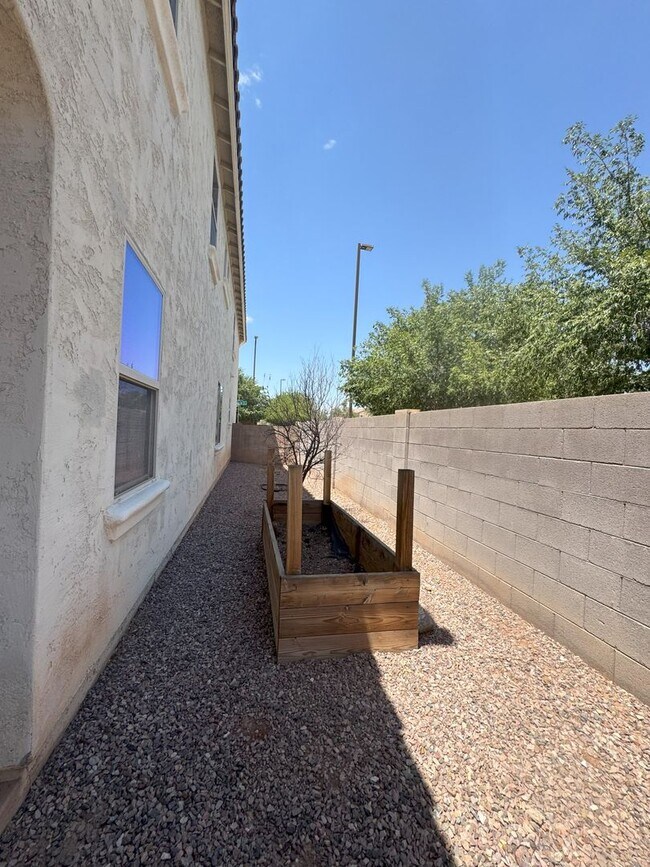 Building Photo - COMING SOON! LYONS GATE 5 BDRM + LOFT W CO...