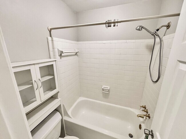 Building Photo - Charming 3 BR/2BA Townhome in Marietta!