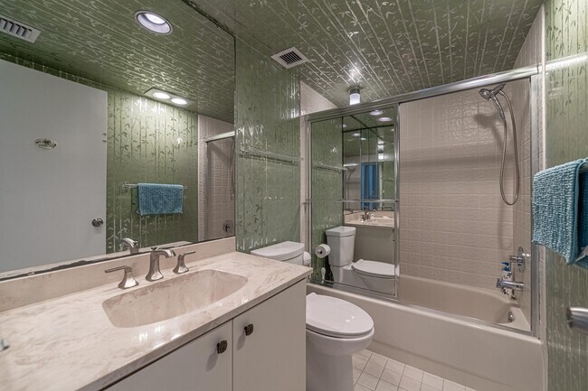Building Photo - 3250 S Ocean Blvd