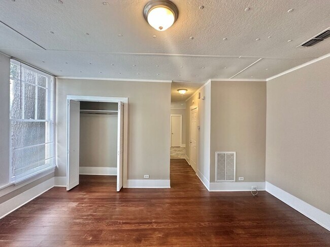 Building Photo - 506 S Fannin Ave