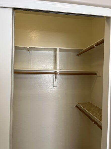 Building Photo - 2300 E Magma Rd