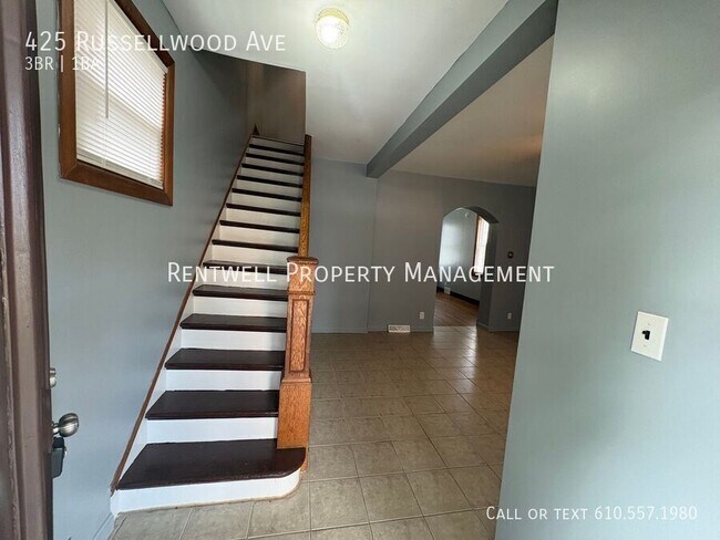 Building Photo - 425 Russellwood Ave
