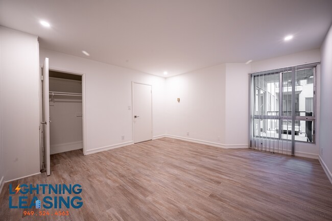 Building Photo - 1203 Kings Rd