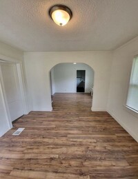 Building Photo - COMING SOON! 2 Bed 1 Bath Home! $1,050.00