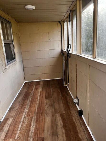 Building Photo - 859 4th St Dr NW