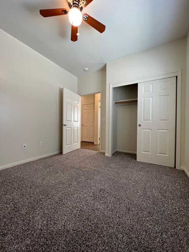 Building Photo - 717 Meadow Grove Ct