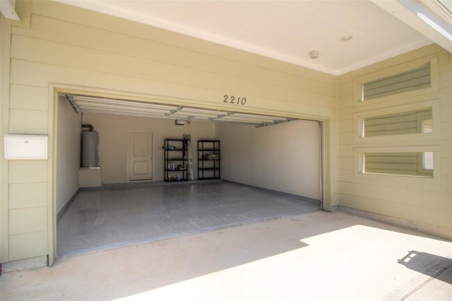 Building Photo - 2210 Hutchins St