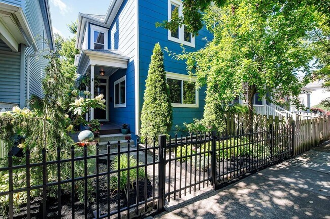 Building Photo - 483 Stanley Ave