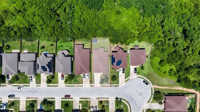 Building Photo - 904 Strickling Dr